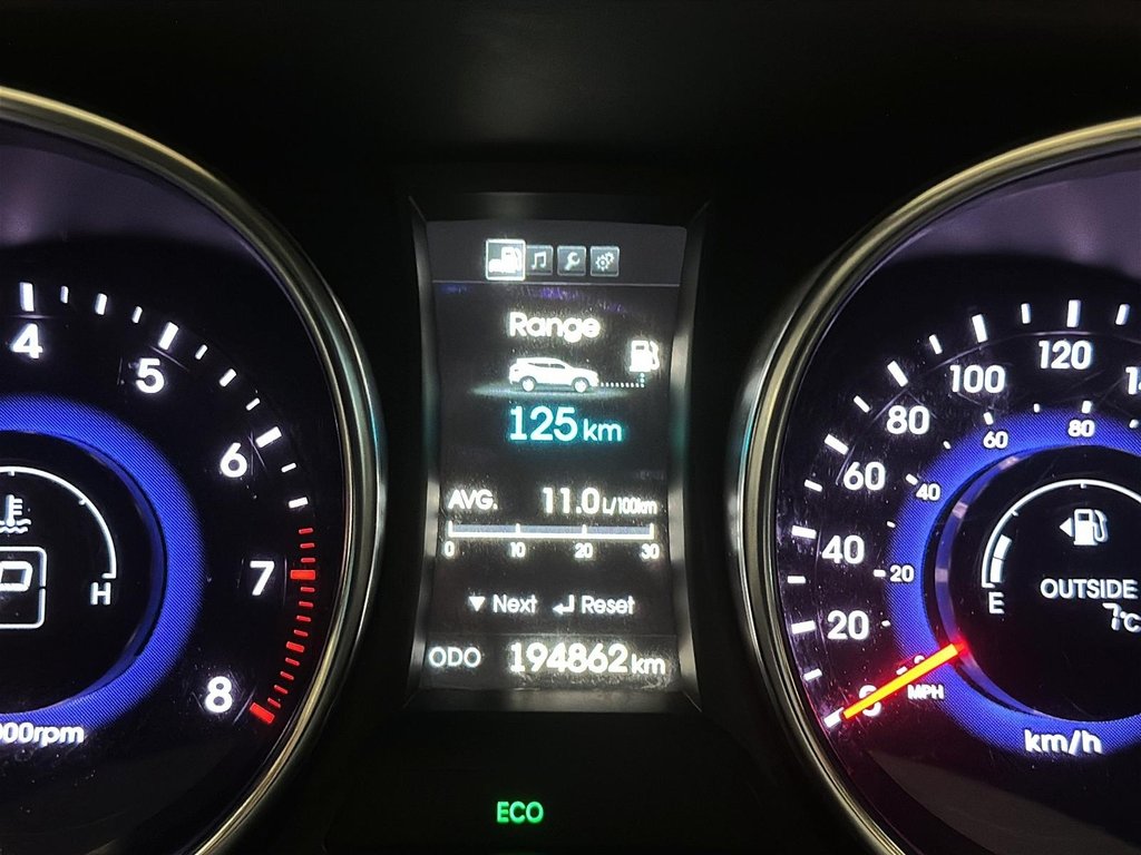 2015 Hyundai Santa Fe Sport 2.0T AWD SE in Stratford, Ontario - 12 - w1024h768px