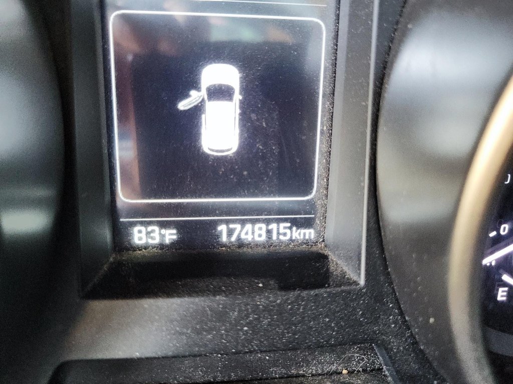 2017 Hyundai Santa Fe XL AWD Limited in Brantford, Ontario - 11 - w1024h768px