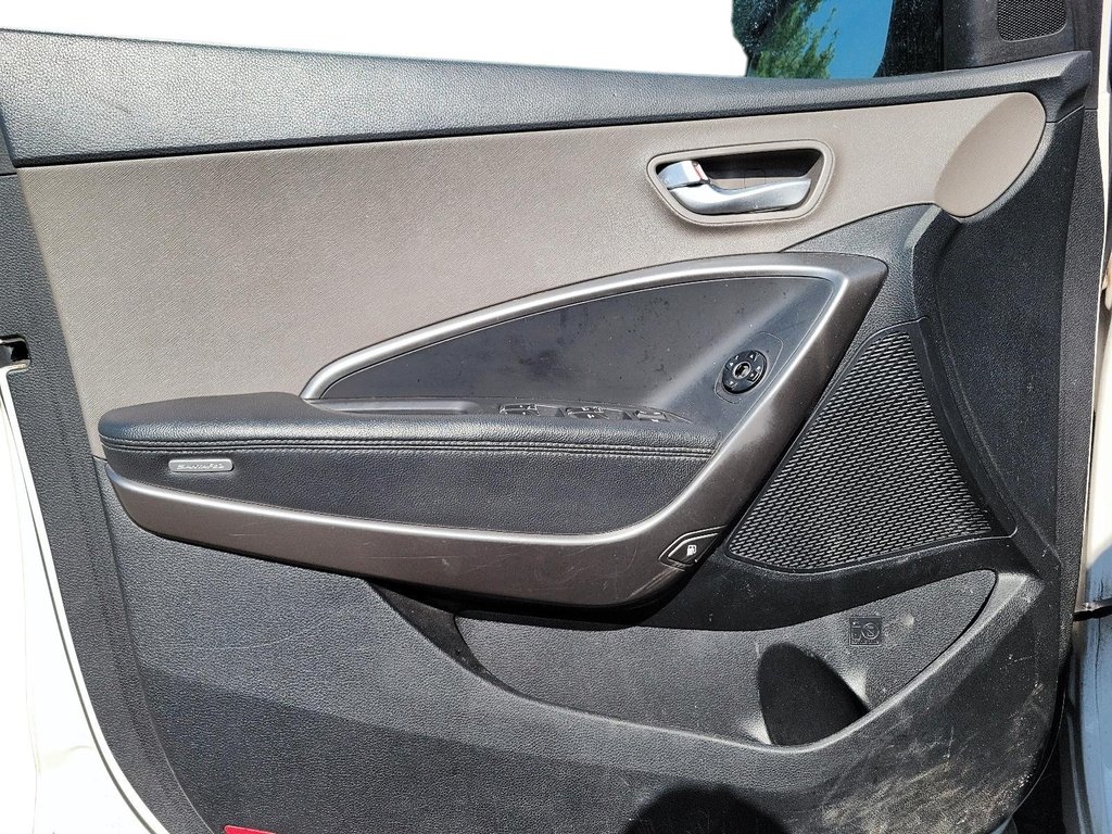 2017 Hyundai Santa Fe XL AWD Limited in Brantford, Ontario - 9 - w1024h768px