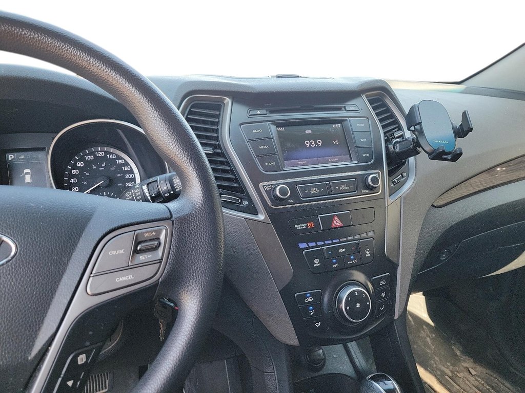 2017 Hyundai Santa Fe XL AWD Limited in Brantford, Ontario - 12 - w1024h768px