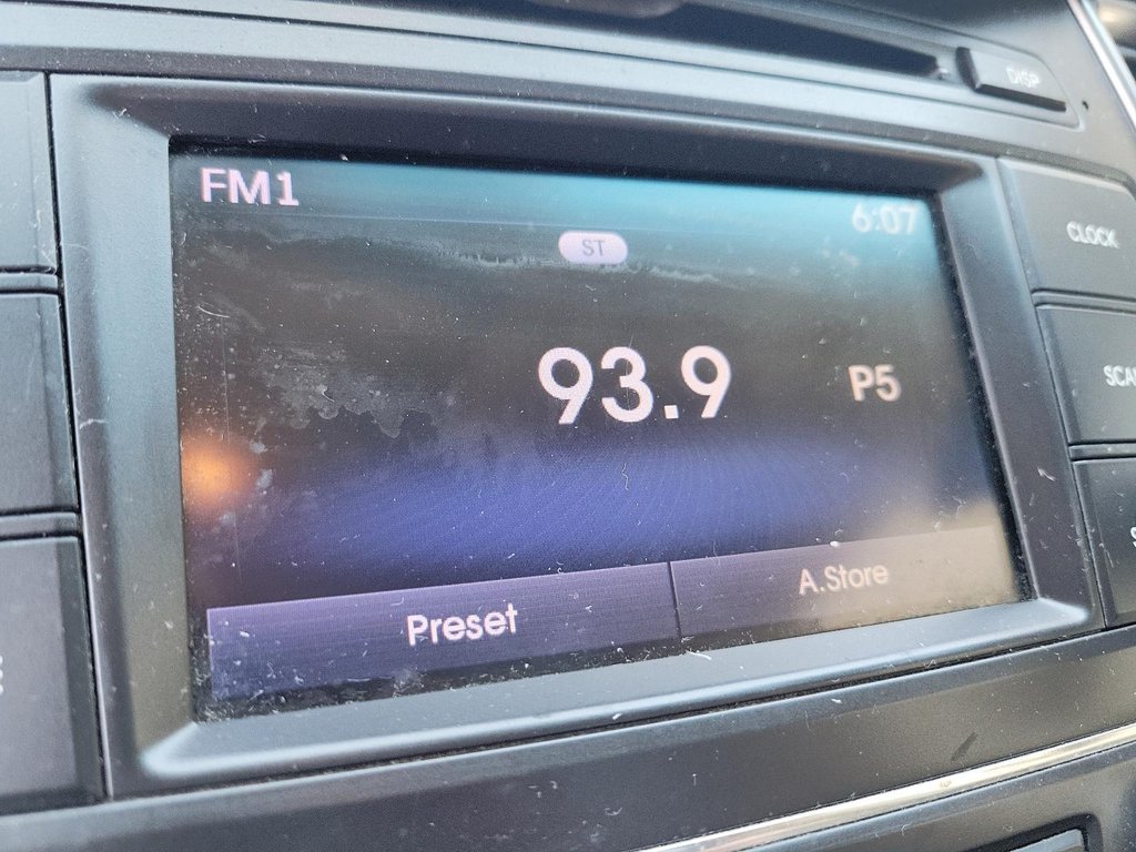 2017 Hyundai Santa Fe XL AWD Limited in Brantford, Ontario - 15 - w1024h768px