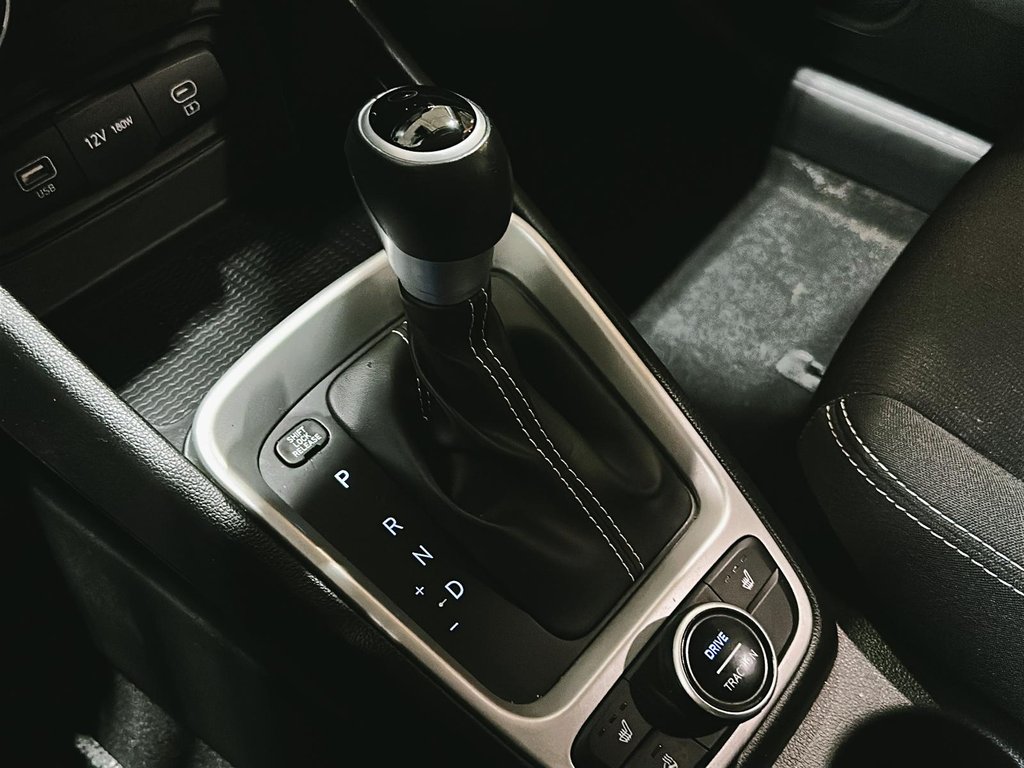 2023 Hyundai Venue FWD Preferred in Brantford, Ontario - 14 - w1024h768px