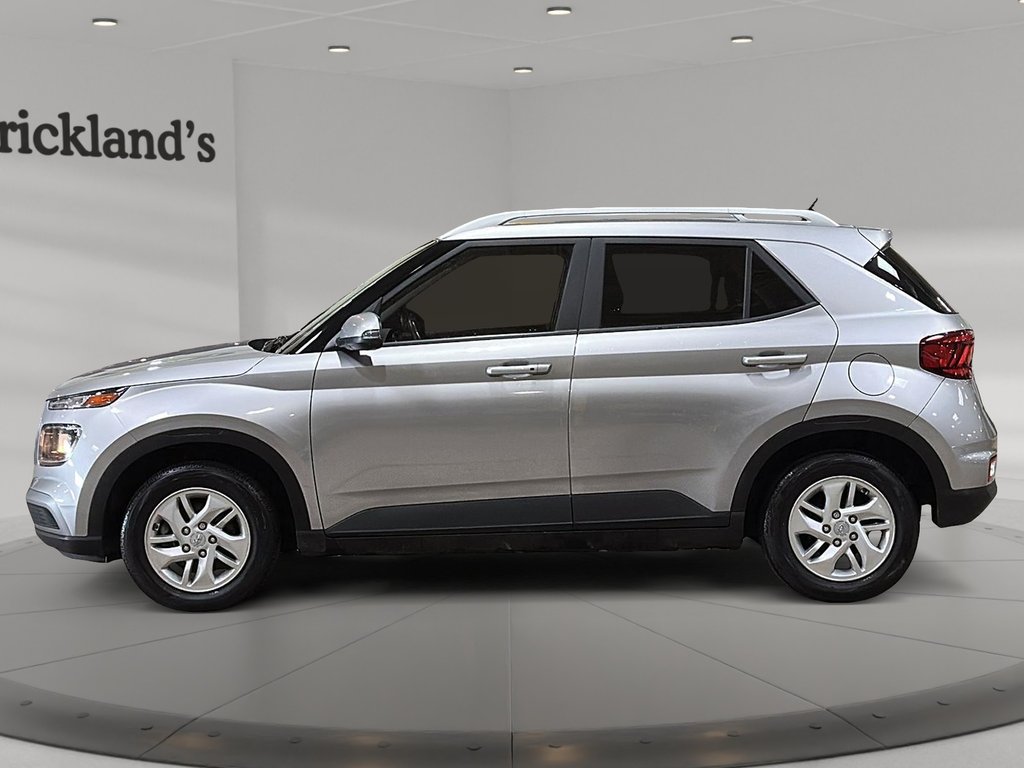 2023 Hyundai Venue FWD Preferred in Brantford, Ontario - 5 - w1024h768px