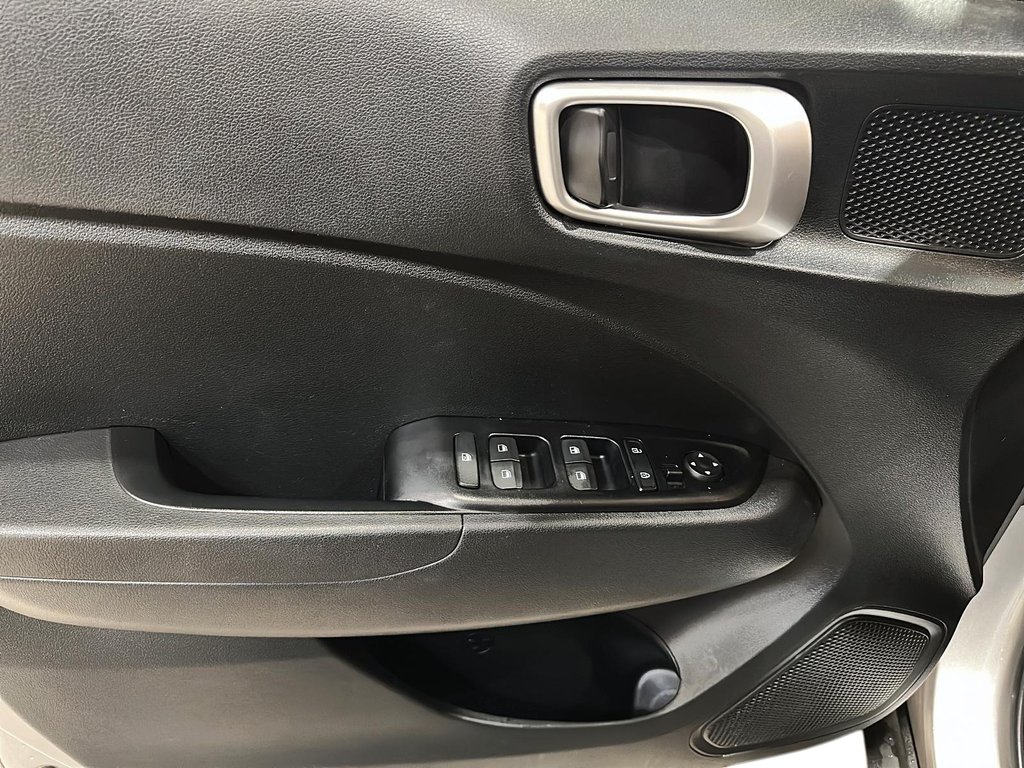 2023 Hyundai Venue FWD Preferred in Brantford, Ontario - 10 - w1024h768px