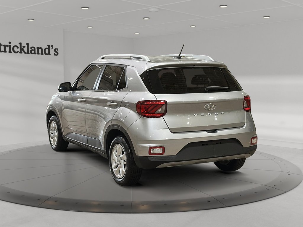 2023 Hyundai Venue FWD Preferred in Brantford, Ontario - 4 - w1024h768px