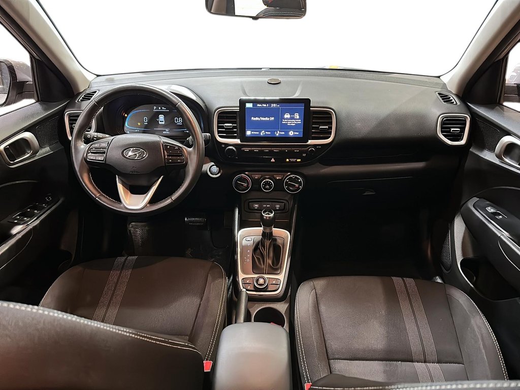 2023 Hyundai Venue FWD Preferred in Brantford, Ontario - 9 - w1024h768px