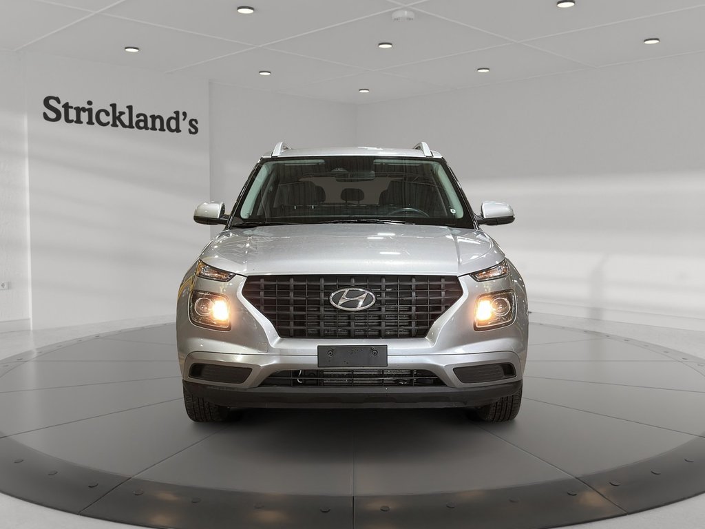 2023 Hyundai Venue FWD Preferred in Brantford, Ontario - 2 - w1024h768px