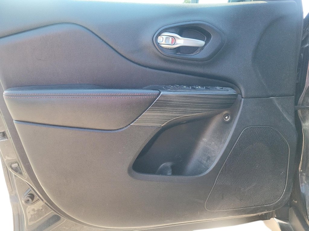 2016 Jeep Cherokee 4x4 Trailhawk in Brantford, Ontario - 10 - w1024h768px