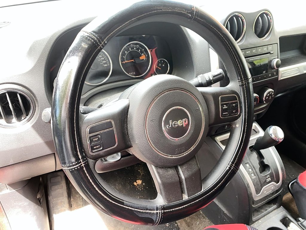 2014 Jeep Compass 4x2 Sport / North in Brantford, Ontario - 10 - w1024h768px