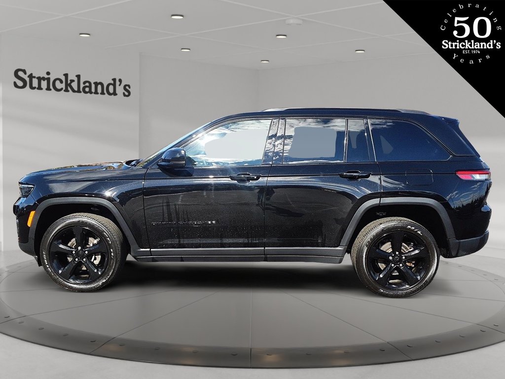 2023  Grand Cherokee 4X4 Laredo in Stratford, Ontario - 5 - w1024h768px