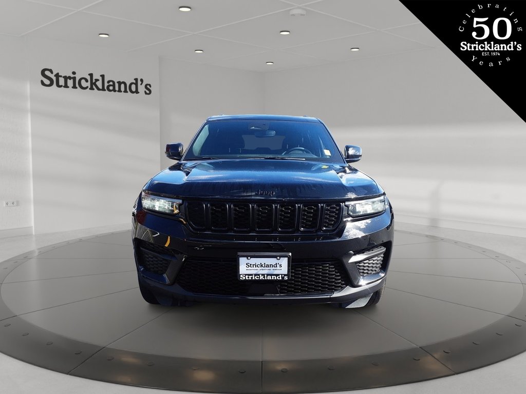 2023  Grand Cherokee 4X4 Laredo in Stratford, Ontario - 2 - w1024h768px