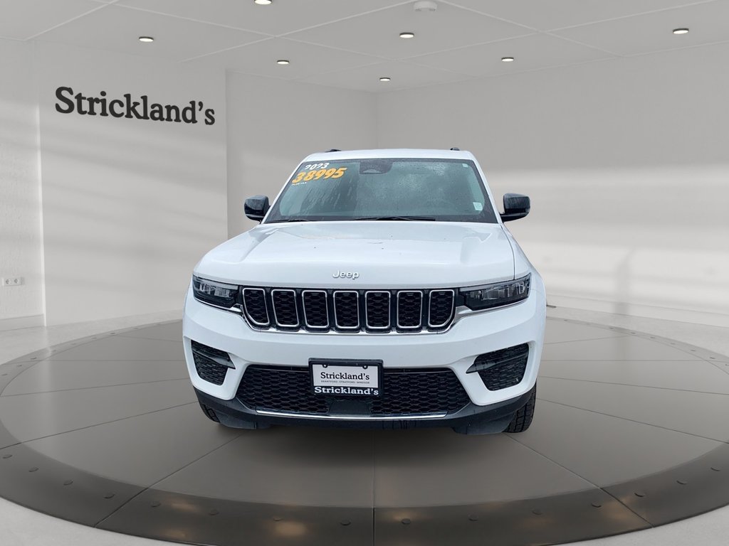 2023 Jeep Grand Cherokee 4X4 Laredo in Brantford, Ontario - 2 - w1024h768px