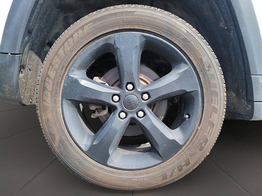 2023 Jeep Grand Cherokee 4X4 Laredo in Brantford, Ontario - 7 - w1024h768px