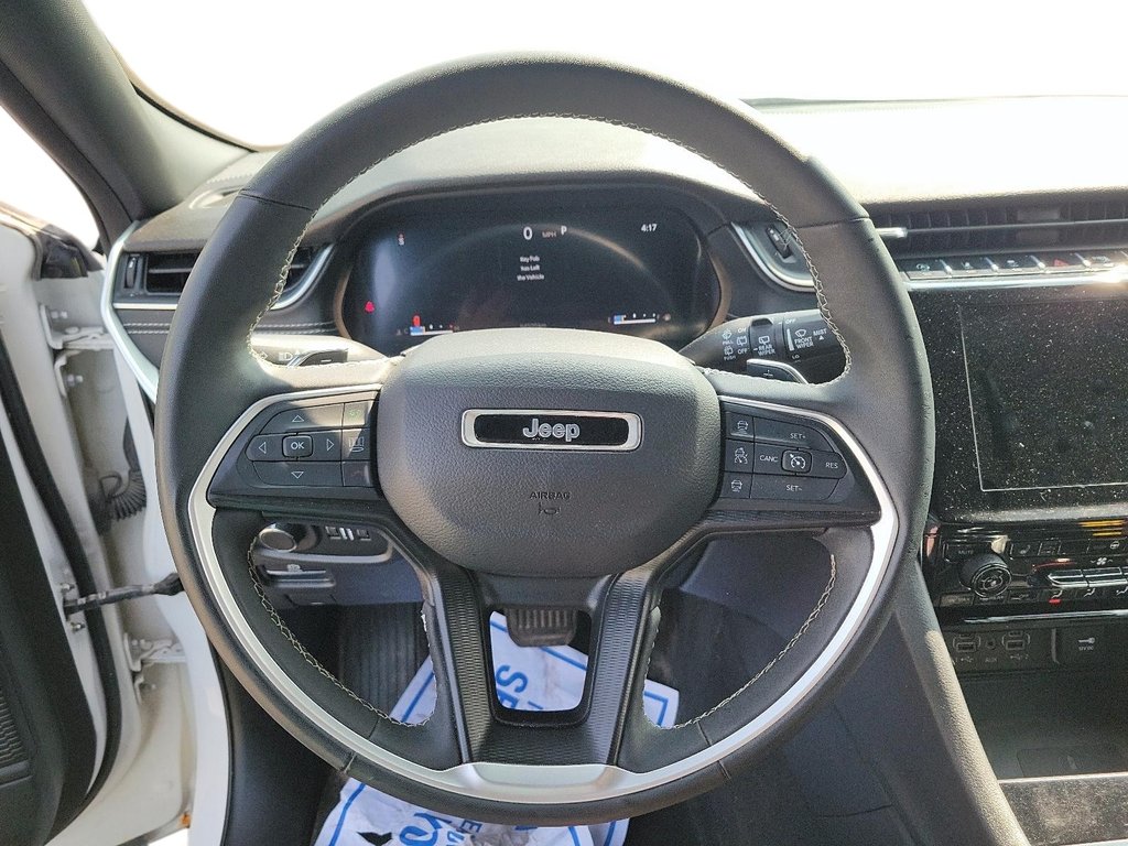 2023 Jeep Grand Cherokee 4X4 Laredo in Brantford, Ontario - 11 - w1024h768px