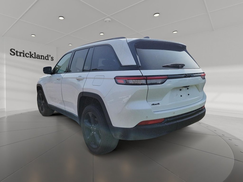 2023 Jeep Grand Cherokee 4X4 Laredo in Brantford, Ontario - 4 - w1024h768px