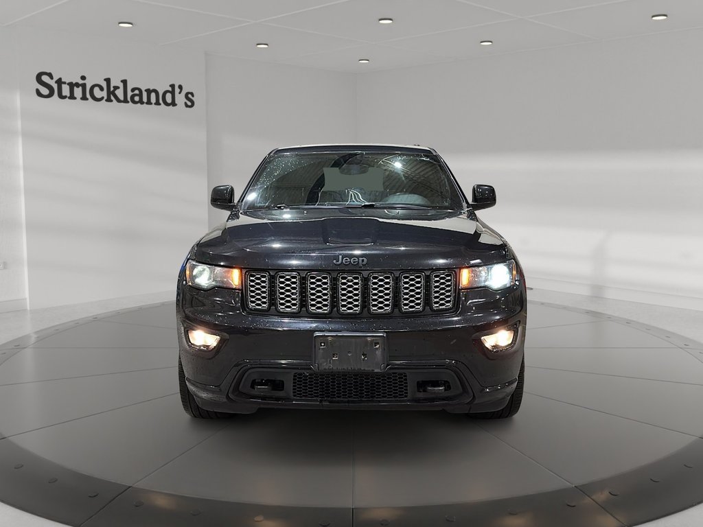 2017 Jeep Grand Cherokee 4x4 Laredo in Stratford, Ontario - 2 - w1024h768px