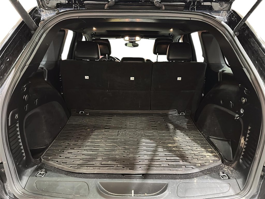 2017 Jeep Grand Cherokee 4x4 Laredo in Stratford, Ontario - 6 - w1024h768px