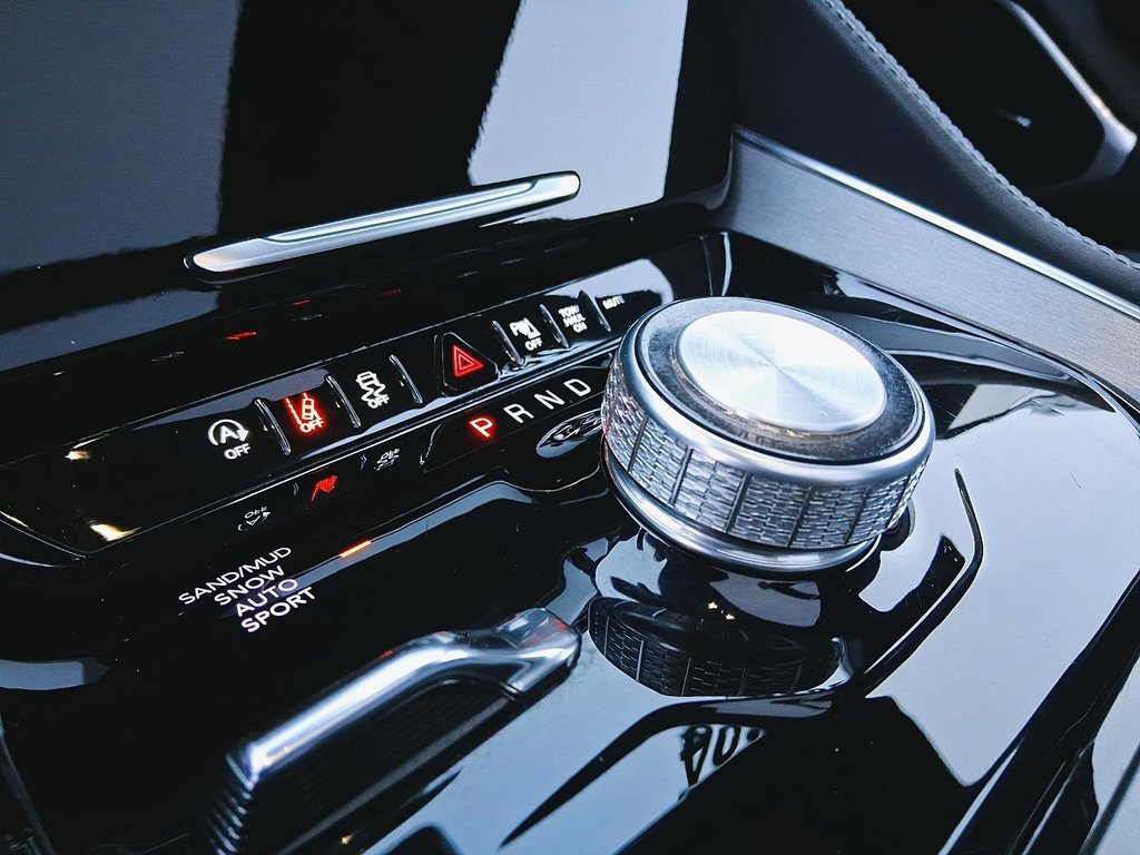 2024 Jeep Wagoneer Series II Carbide 4x4 in Brantford, Ontario - 17 - w1024h768px