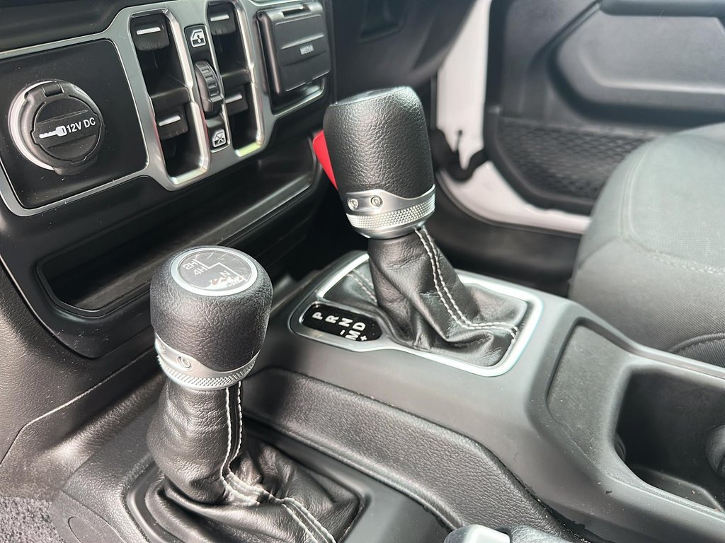 2023 Jeep Wrangler Unlimited Sahara in Brantford, Ontario - 14 - w1024h768px