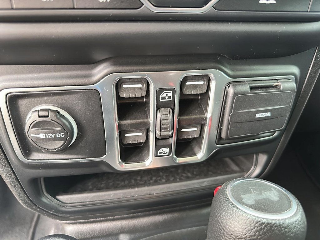 2023 Jeep Wrangler Unlimited Sahara in Brantford, Ontario - 19 - w1024h768px