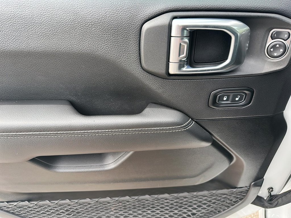 2023 Jeep Wrangler Unlimited Sahara in Brantford, Ontario - 10 - w1024h768px