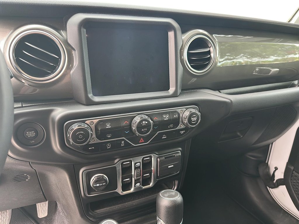 2023 Jeep Wrangler Unlimited Sahara in Brantford, Ontario - 13 - w1024h768px