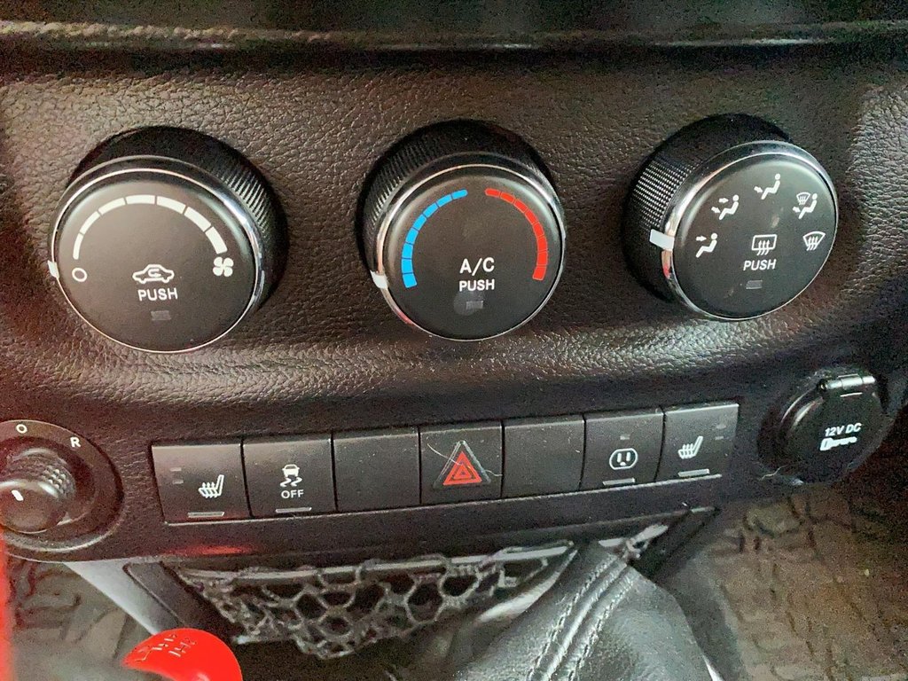 2014 Jeep Wrangler Unlimited Sahara in Brantford, Ontario - 18 - w1024h768px