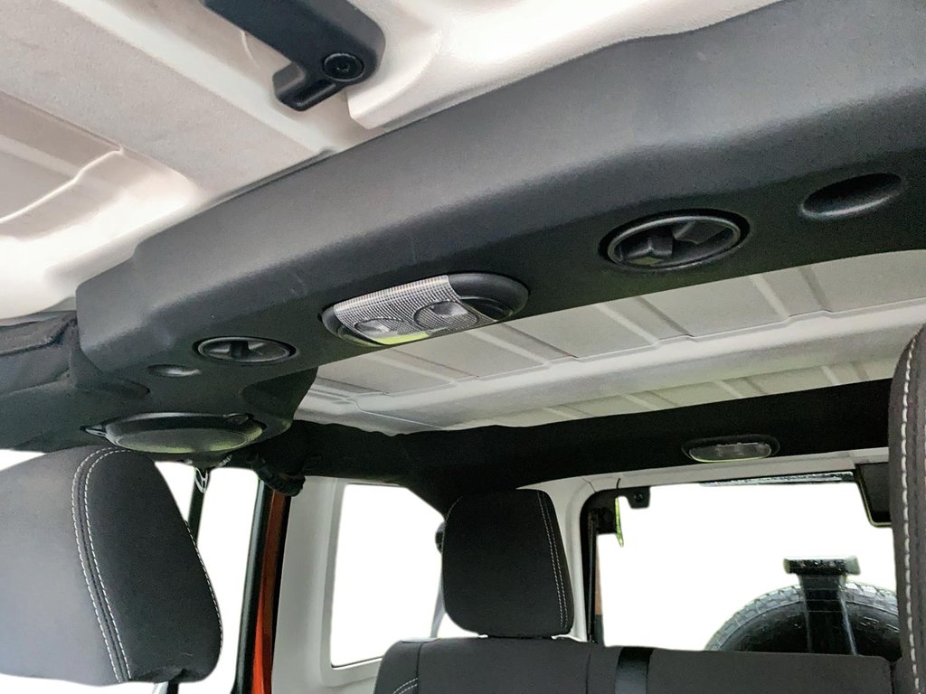 2014 Jeep Wrangler Unlimited Sahara in Brantford, Ontario - 16 - w1024h768px