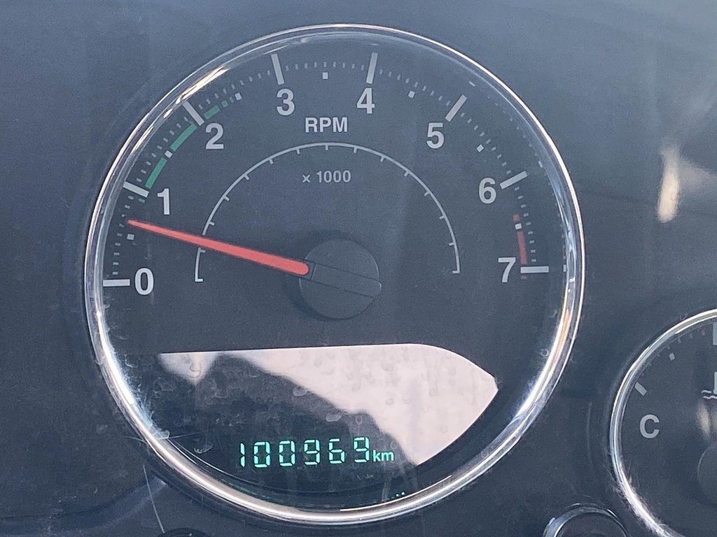 2016 Jeep Wrangler Sport in Brantford, Ontario - 12 - w1024h768px