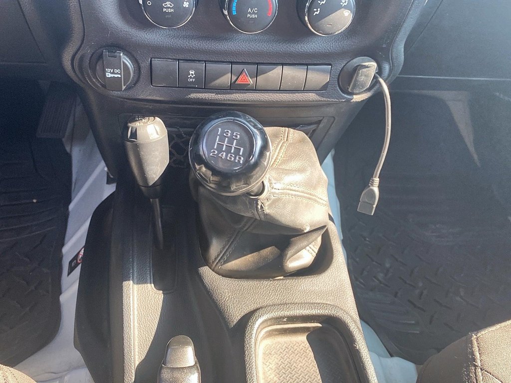 2016 Jeep Wrangler Sport in Brantford, Ontario - 14 - w1024h768px