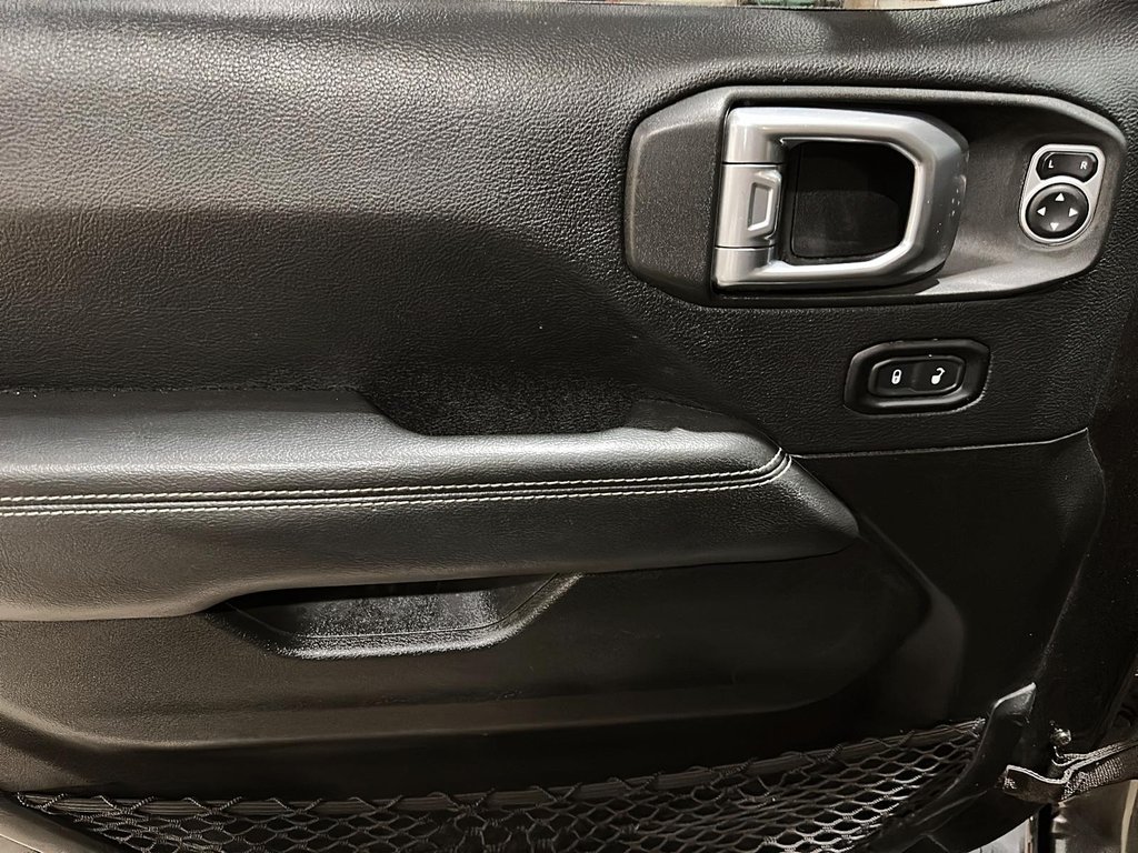 2019 Jeep Wrangler Jl Unlimited Sahara in Stratford, Ontario - 10 - w1024h768px