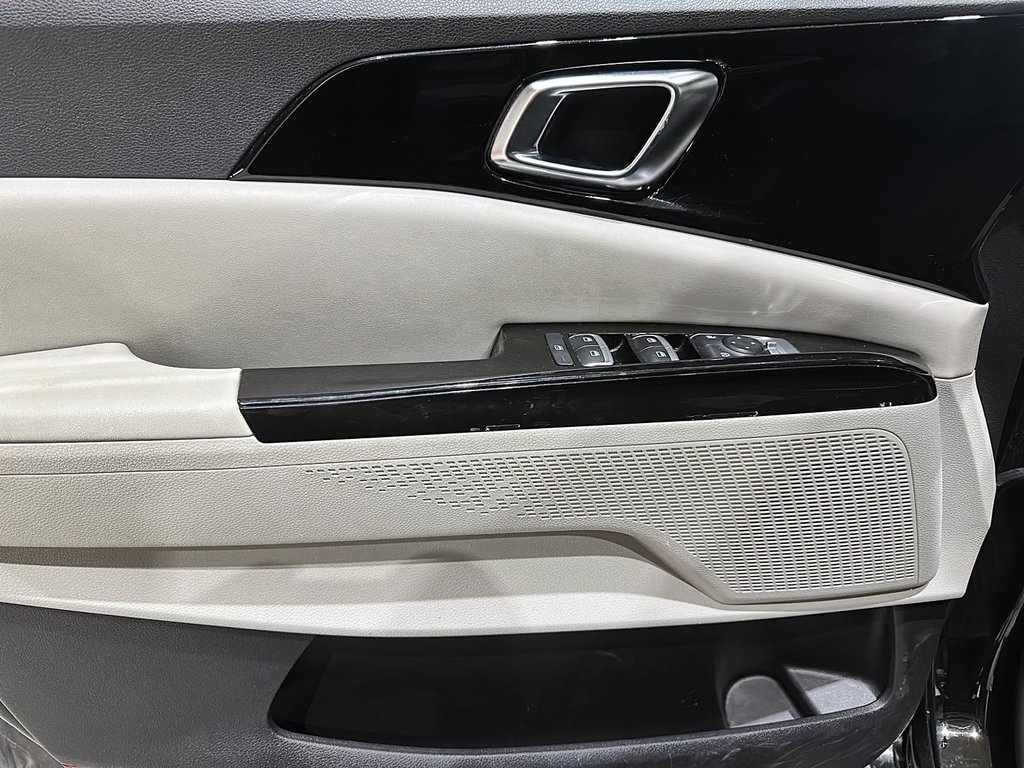 2024 Kia Carnival LX+ FWD in Brantford, Ontario - 10 - w1024h768px