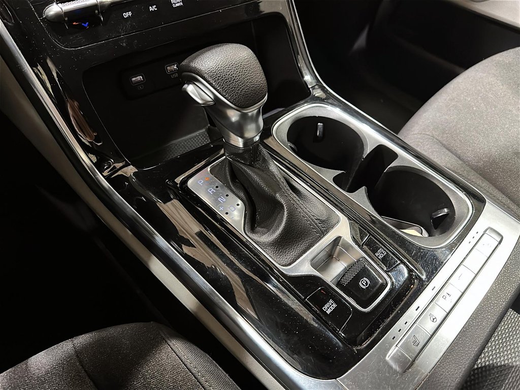 2024 Kia Carnival LX+ FWD in Brantford, Ontario - 14 - w1024h768px