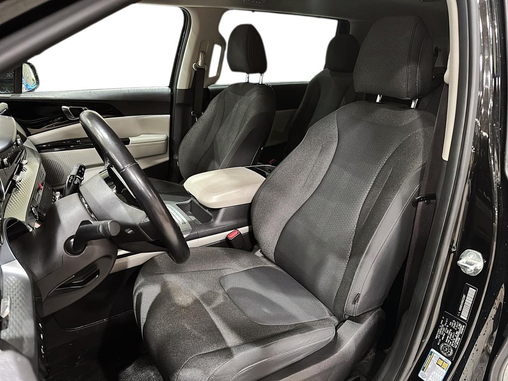 2024 Kia Carnival LX+ FWD in Brantford, Ontario - 8 - w1024h768px