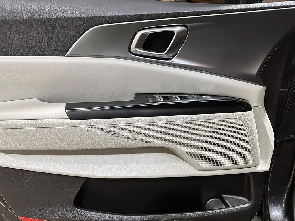 2024 Kia Carnival LX FWD in Brantford, Ontario - 10 - w1024h768px