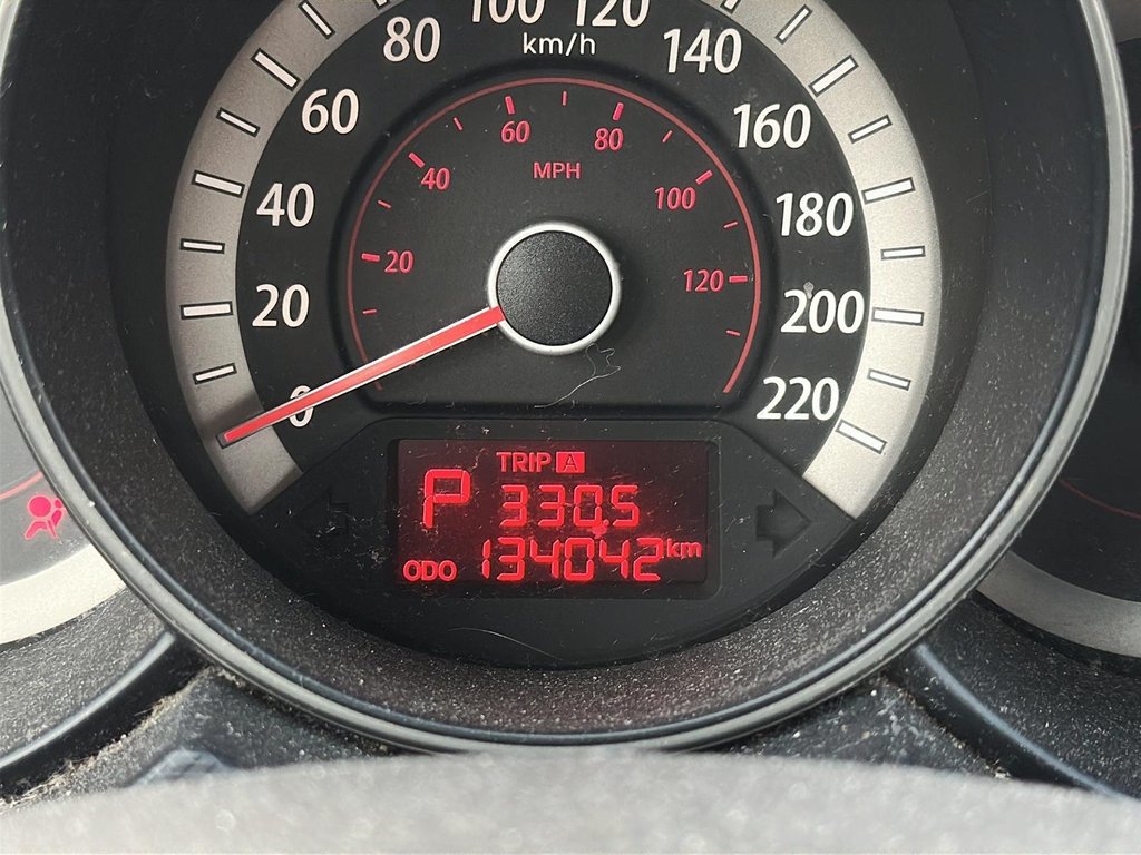 2010 Kia Forte 2.0 EX Sunroof at in Stratford, Ontario - 12 - w1024h768px