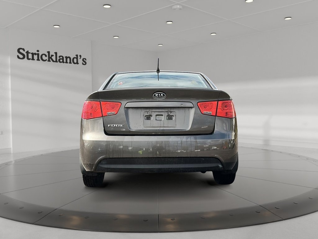 2010 Kia Forte 2.0 EX Sunroof at in Stratford, Ontario - 3 - w1024h768px