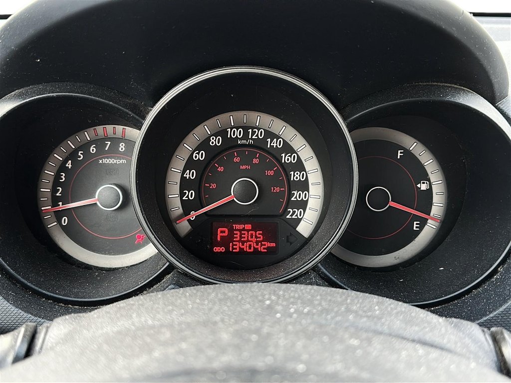 2010 Kia Forte 2.0 EX Sunroof at in Stratford, Ontario - 13 - w1024h768px