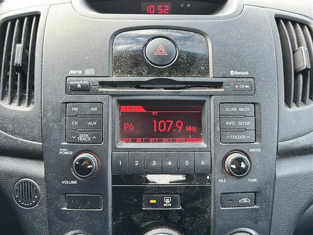 2010 Kia Forte 2.0 EX Sunroof at in Stratford, Ontario - 15 - w1024h768px