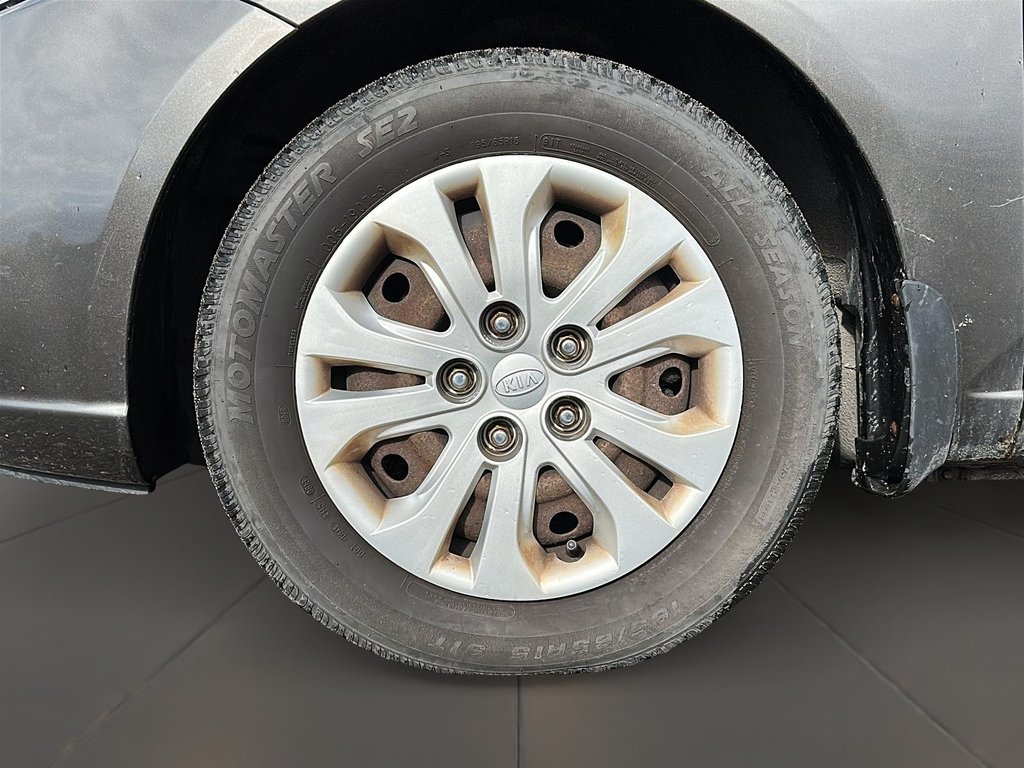 2010 Kia Forte 2.0 EX Sunroof at in Stratford, Ontario - 7 - w1024h768px