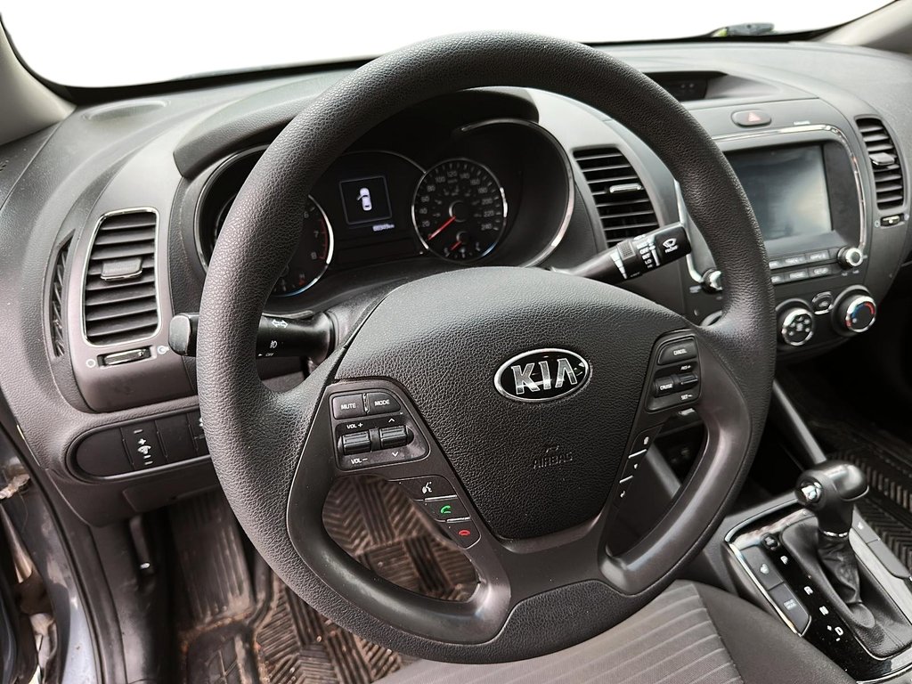 2017 Kia Forte (5) LX+ / MT in Stratford, Ontario - 11 - w1024h768px