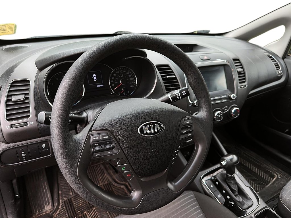 2017 Kia Forte (5) LX+ / MT in Stratford, Ontario - 9 - w1024h768px