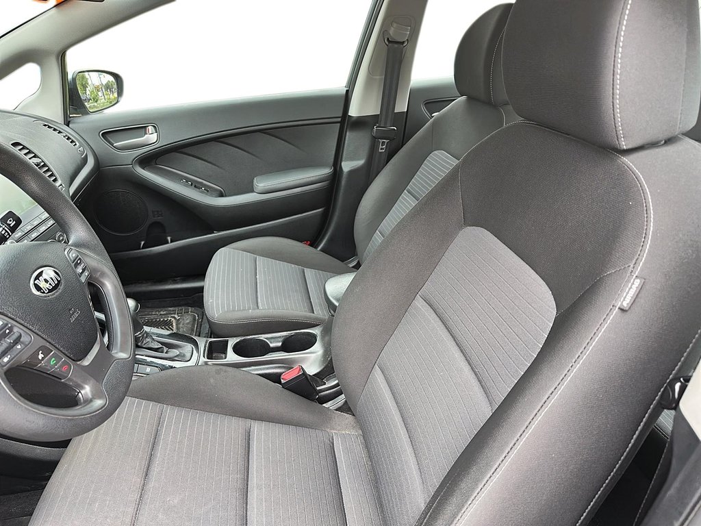 2017 Kia Forte (5) LX+ / MT in Stratford, Ontario - 8 - w1024h768px