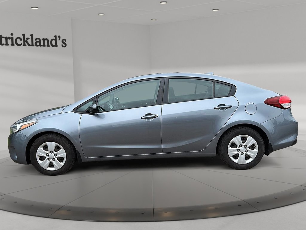 2017 Kia Forte (5) LX+ / MT in Stratford, Ontario - 5 - w1024h768px
