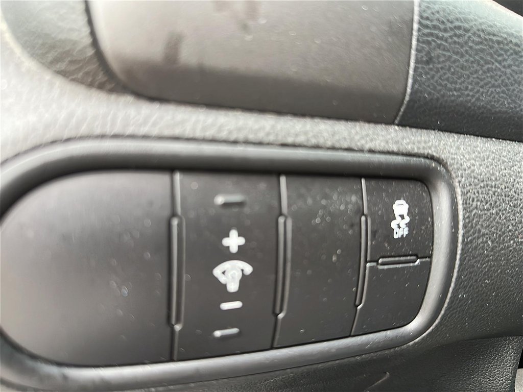 2017 Kia Forte (5) LX+ / MT in Stratford, Ontario - 15 - w1024h768px