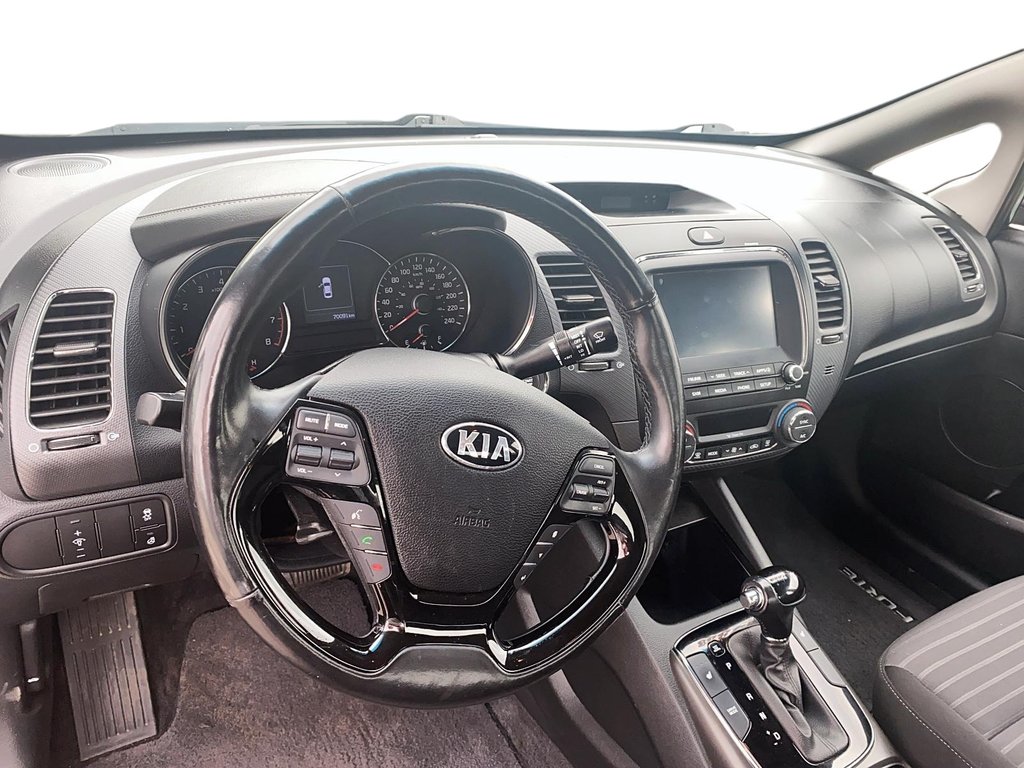2018 Kia Forte (5) EX Luxury in Brantford, Ontario - 9 - w1024h768px