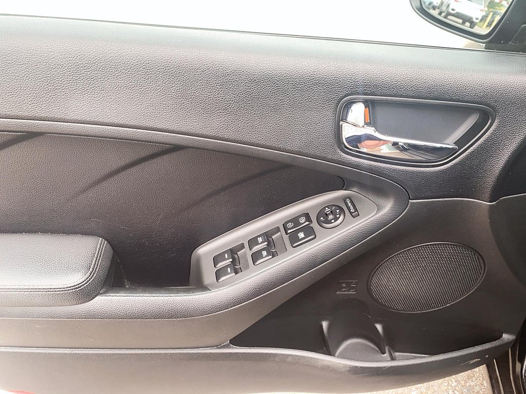2018 Kia Forte (5) EX Luxury in Brantford, Ontario - 10 - w1024h768px