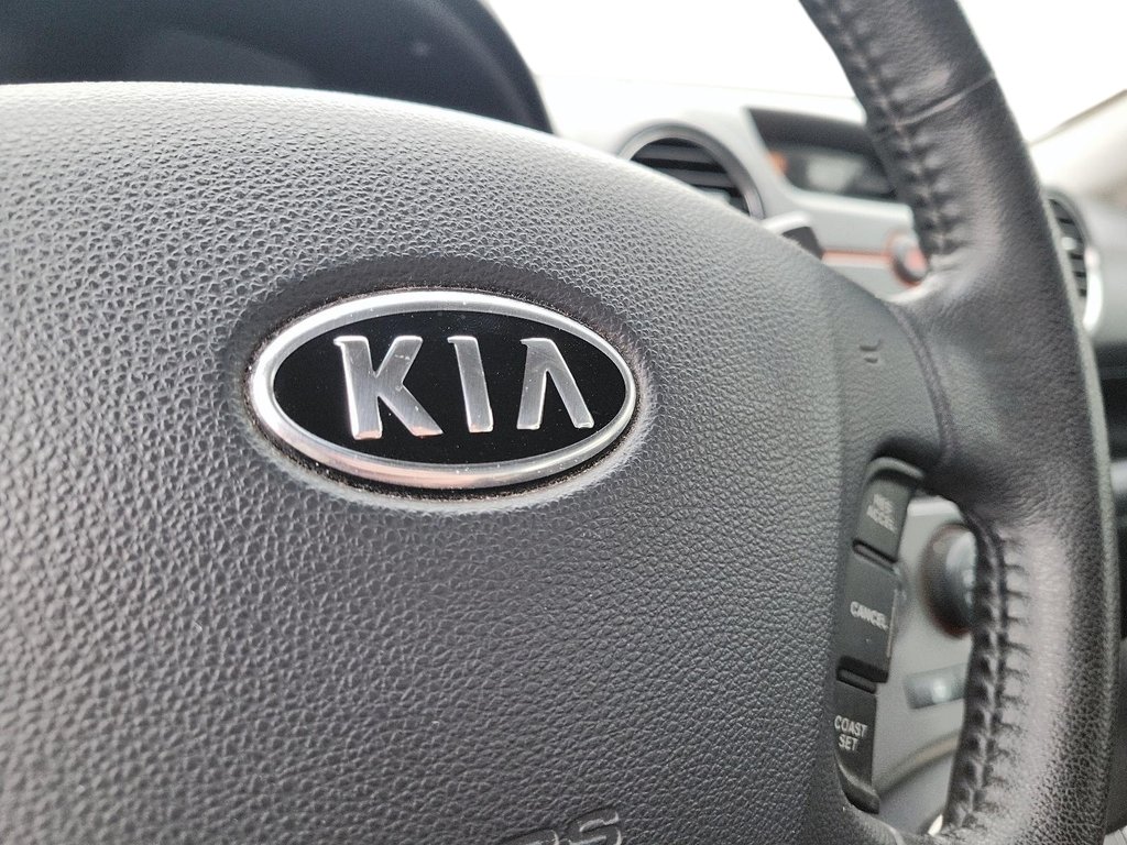 2012 Kia Rondo EX (5-seater) in Brantford, Ontario - 16 - w1024h768px