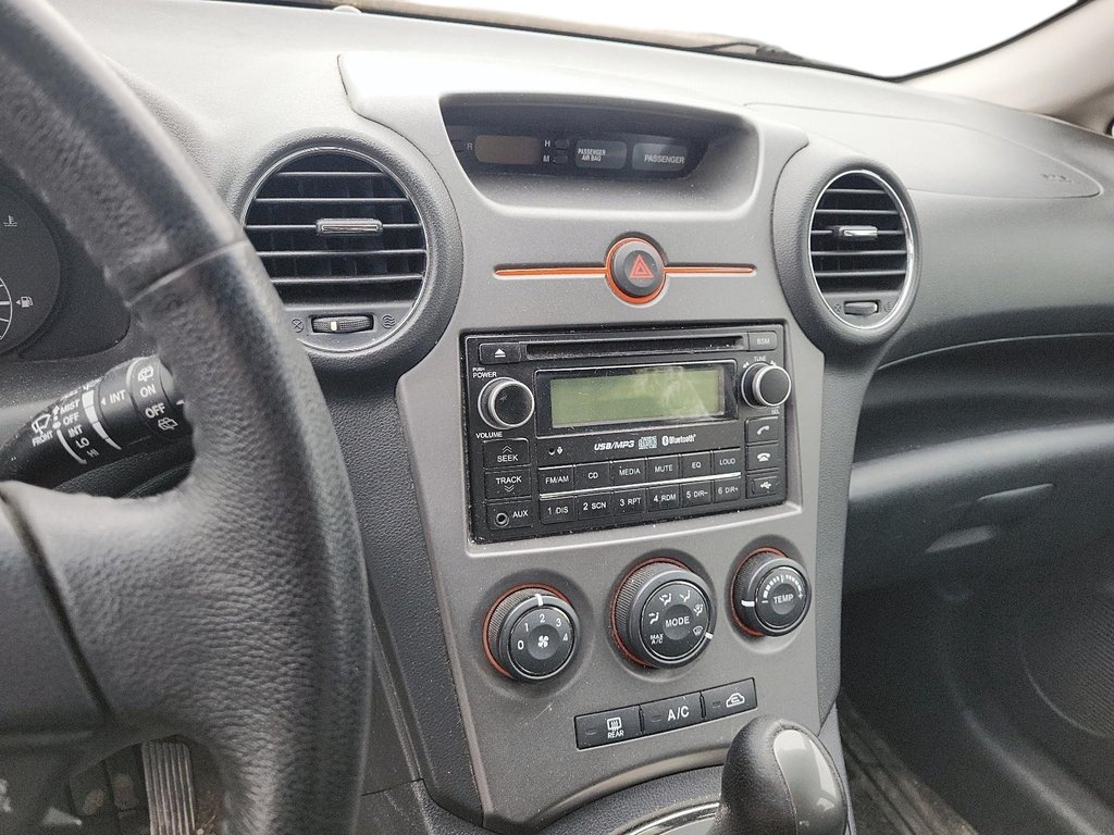 2012 Kia Rondo EX (5-seater) in Brantford, Ontario - 11 - w1024h768px