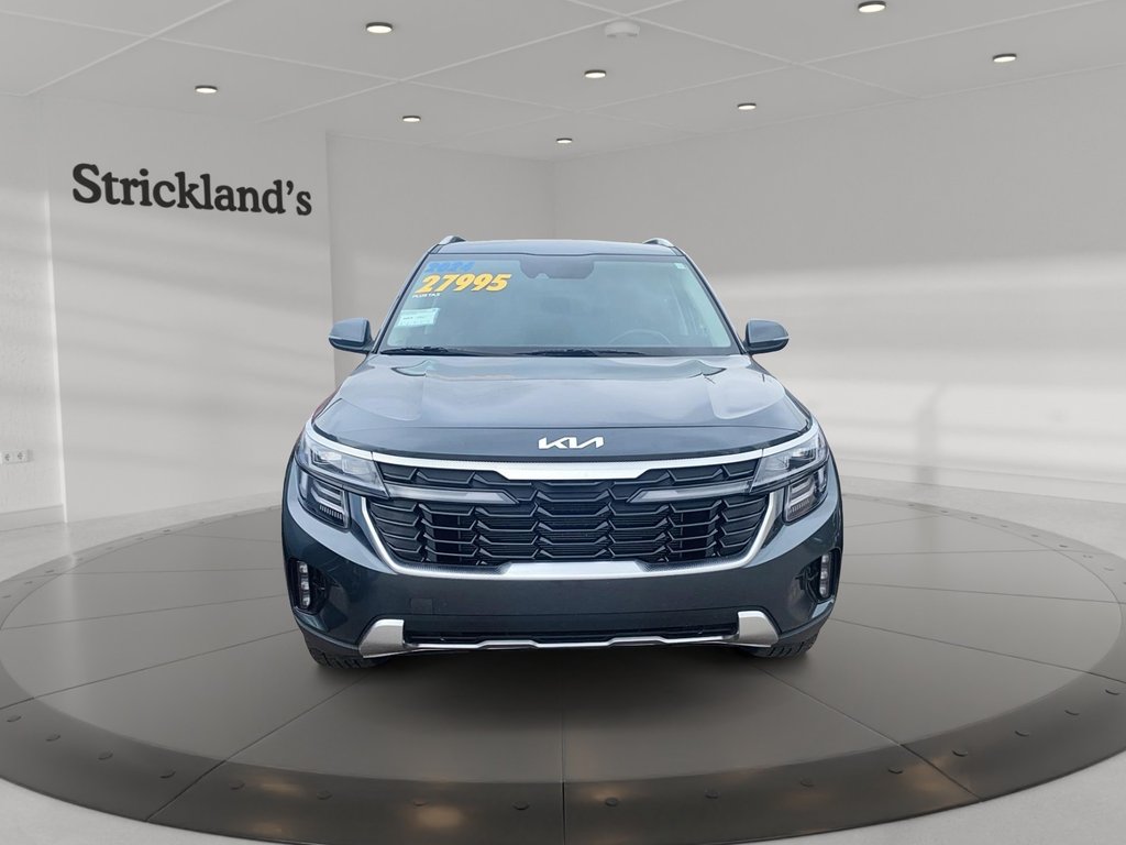 2024 Kia Seltos EX AWD in Stratford, Ontario - 2 - w1024h768px